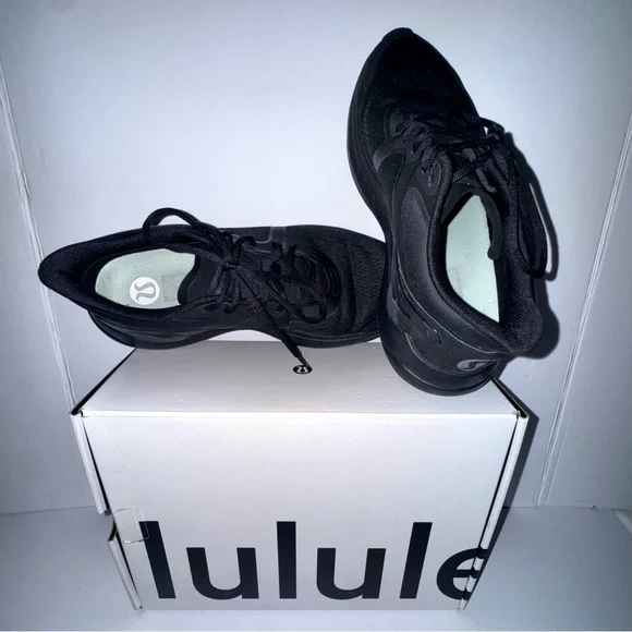 Lululemon Chargefeel Low Sneakers – Black – Size 11 (Like New) - Picture 2 of 9